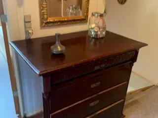 Kommode, mørk i egetræ 