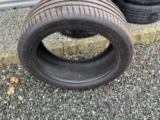 265/45R21