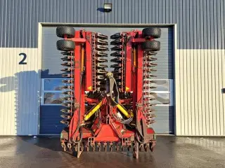 Vredo ZB3 12068 Der er monteret 2 X 2 støttehjul i front.