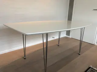 Spisebord med 2 tillægsplader