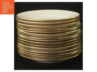 Sæt af 15 tallerkener med guldkant fra Københavns Porcellains Maleri (str. 15 styk, ø 16 cm)