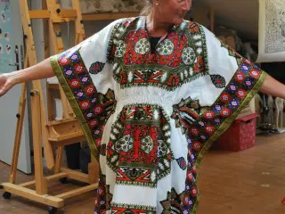 Kjole, farverig, syet på Barbados Vest-I