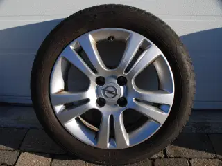 Helårsdæk på alufælge