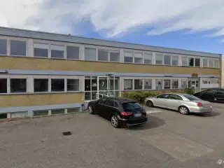 Flot lagerlejemål med mulighed for kontor.