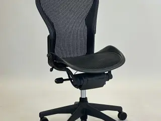 Herman Miller Aeron B Kontorstol (u. armlæn)
