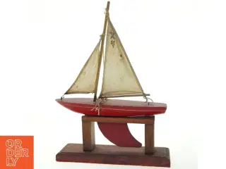 Modelsejlskib på træfod (str. 30 cm)