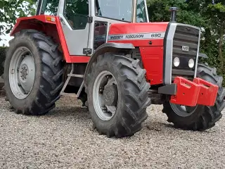 Massey Ferguson 690