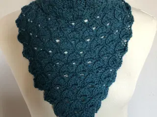 Strikket halsedisse i nøddemønster 