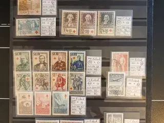 Finland (136) Planche med sæt og enkeltmærker. Nog