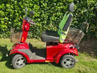 El scooter, LM-700 