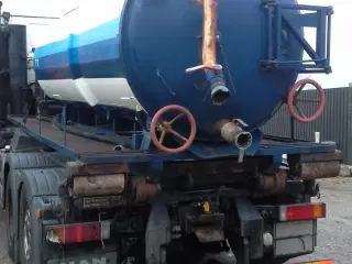Slamsugertank