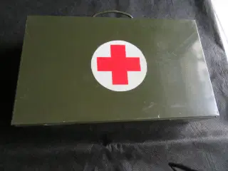 Militær Førstehjælpskasse i metal.