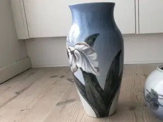 Vase med blomst