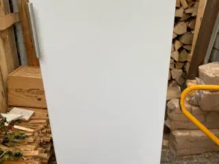 Fritstående fryseskab