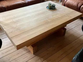 Sofabord i fyrretræ