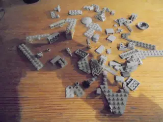 LEGO – lille lot blandede grå elementer  se foto