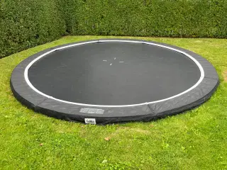 Trampolin til nedgravning