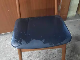 Teaktræs stol med sort nappa