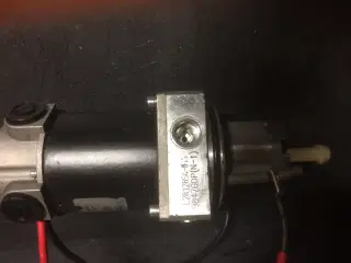 12 V. Hydraulikpumpe 