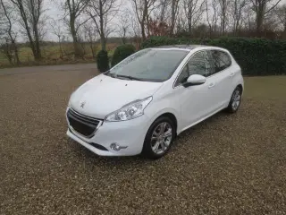 Peugeot 208 1.2 i År 15 Km 77, Glastag.