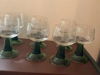 Retro vinglas / likørglas med grøn stilk 