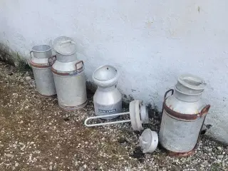Mælkespande gamle plus tragt og omrører 