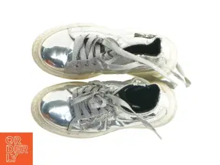 Sølvfarvede høje sneakers fra Calvin Klein (str. 32)