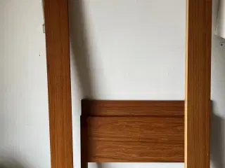 Teaktræsseng