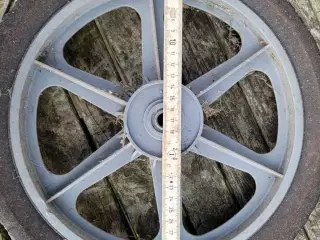 Plæneklipper hjul