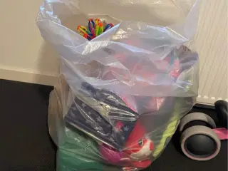 Affaldssæk med legetøj