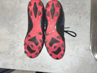 Udendørs fodboldstøvler Adidas Predator str 40