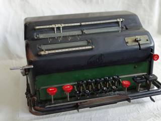 Facit model EK elektrisk regnemaskine