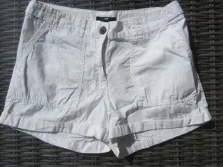 Str. 34, hvide shorts