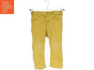 Gule bukser til børn fra H&M (str. 92)