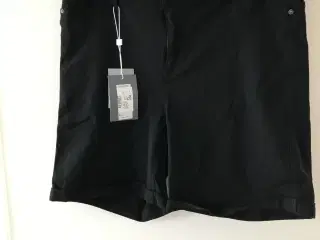 Nye shorts fra Junarose str 46
