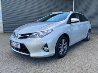 Toyota Auris 1.6 T2 premium touring sport