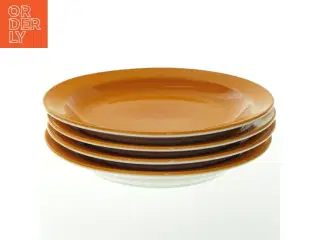 Sæt af orange tallerkener fra Lounge (str. Ø. 20,5 cm)