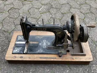 Gammel symaskine Adler
