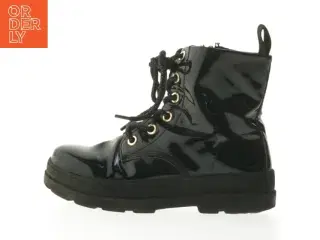 Støvler i lak til børn fra H&M (str. 31 )