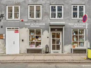 Charmerende og hyggelig butik beliggende i det historiske Latinerkvarter i Indre By