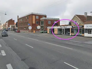 Bliv set i butikslokale til leje på Jyllingevej 44!