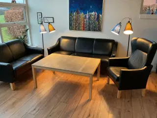 Sofagruppe + sofabord + lænestol + puffer sælges