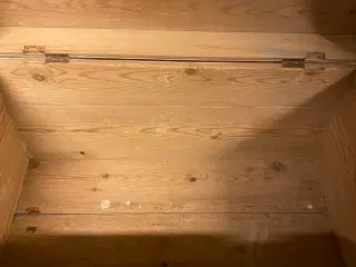 Antik kiste i fyrretræ
