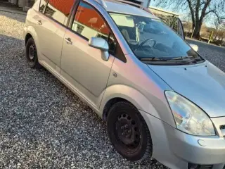 toyota corolla verso