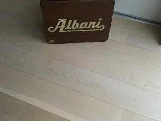 Albani trækasse, h:36.5 cm., b:31,5 cm., l:46,5 cm