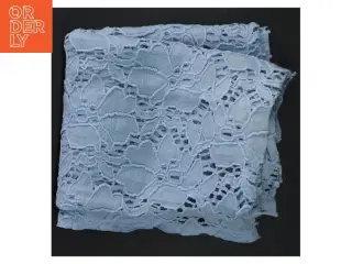 Blåt hulmønstret tekstil (str. 40 x 120 cm)