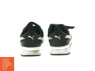 Sneakers med velcro fra Puma (str. 34)