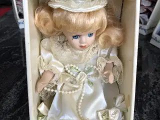 Håndmalede porcelænsdukker 5 stk. I æske