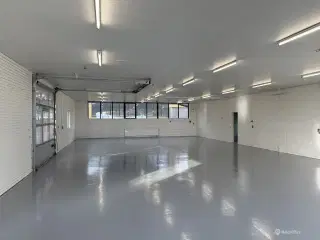 Produktion/lagerlokale til leje på Industrivej 8, Fyn.