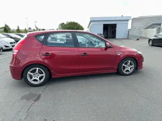 Hyundai i30 1,6 CRDI 90 ECO FL 90HK 5d